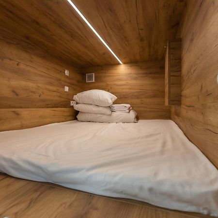 Expo Capsule Hostel Прага Экстерьер фото