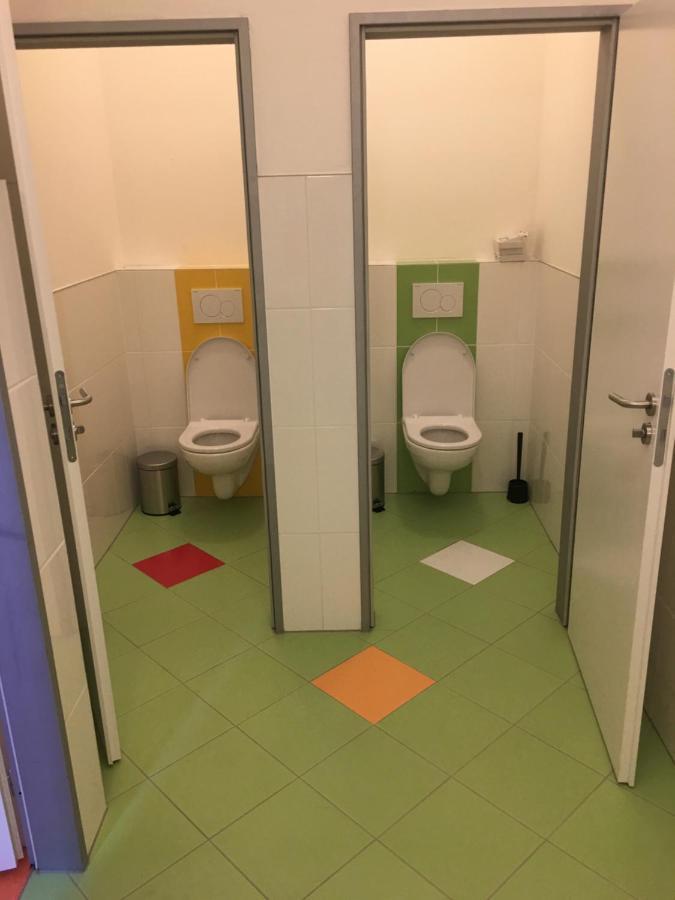 Expo Capsule Hostel Прага Экстерьер фото