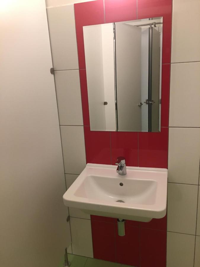 Expo Capsule Hostel Прага Экстерьер фото