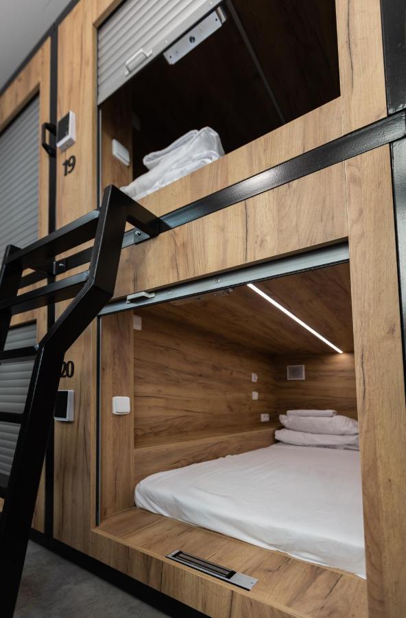 Expo Capsule Hostel Прага Экстерьер фото