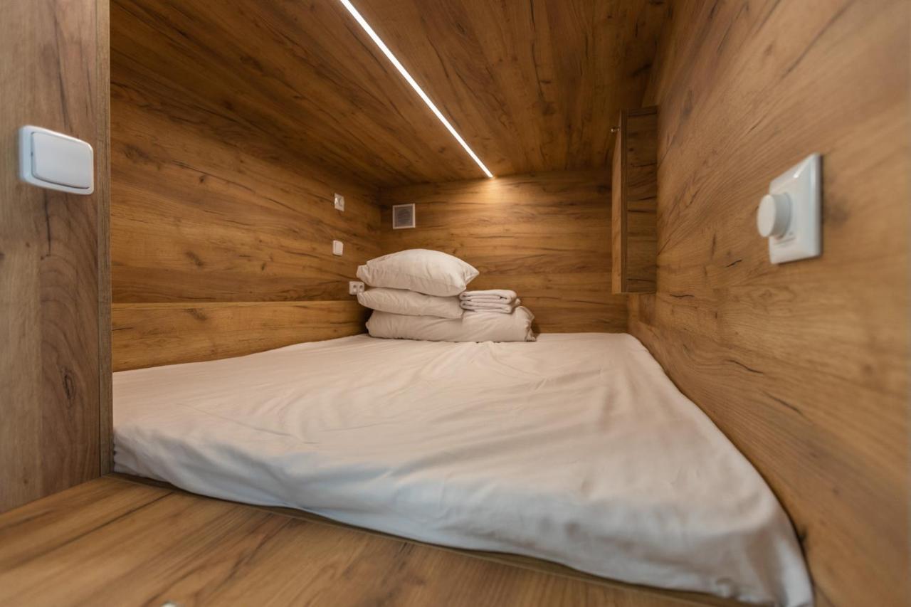 Expo Capsule Hostel Прага Экстерьер фото